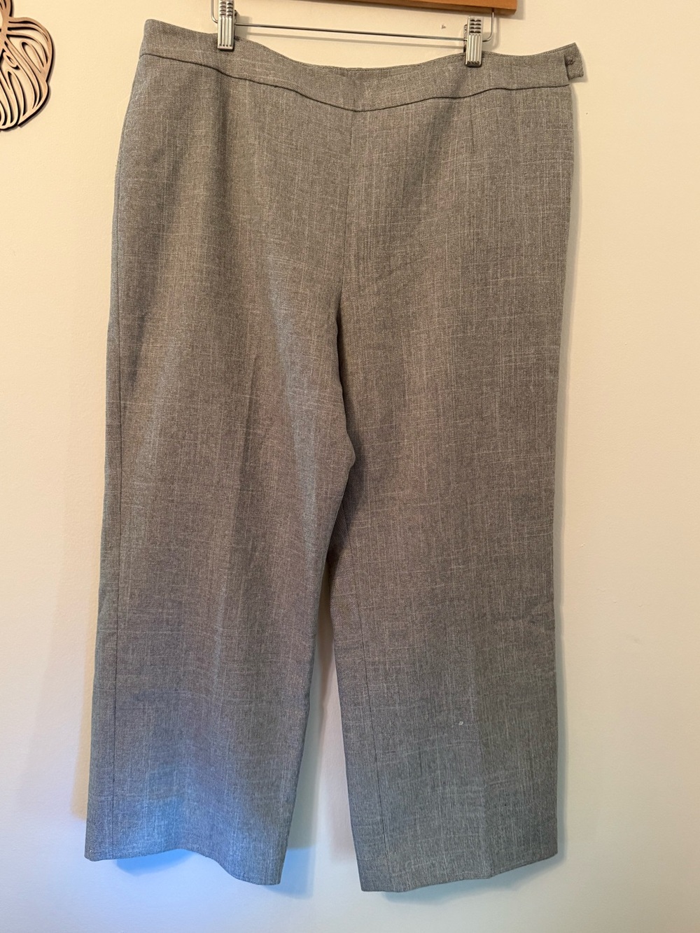 Le Suit Light Gray Wide-Leg Dress Pants